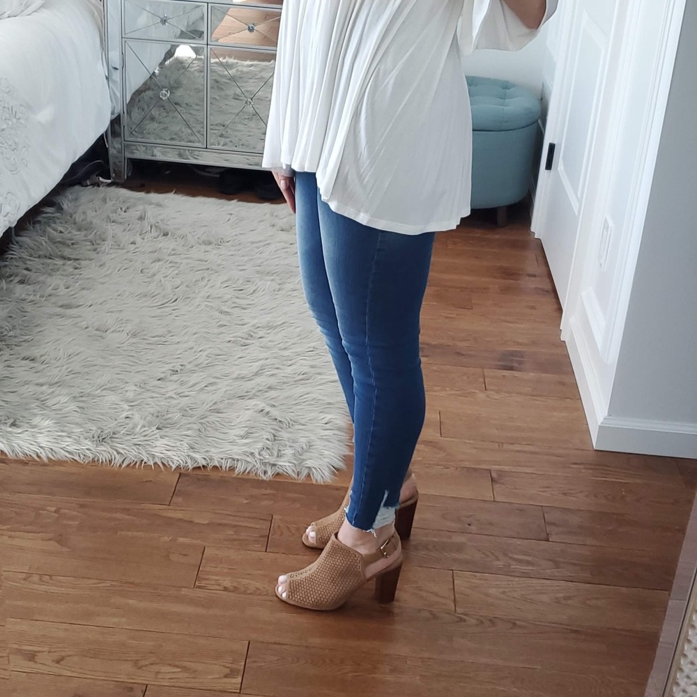 🔥SALE🔥 White off the shoulder trim top - Picture 5 of 8